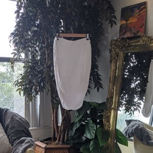 Fitted soft white skirt